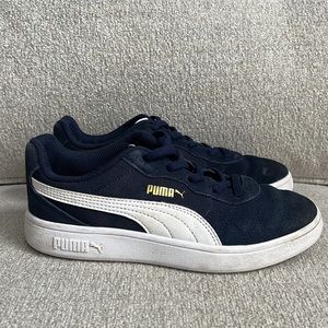 Kids PUMA Classic sneakers Good condition. Size 2.5